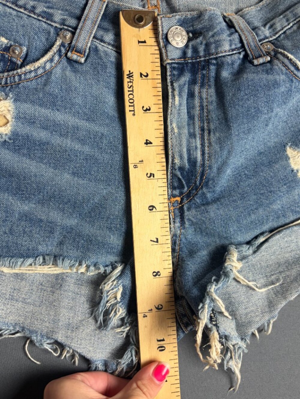 Rag and Bone Jean Shorts Size 27 Winnie Cut Off Distressed Festival Denim Cotton - Picture 2 of 8